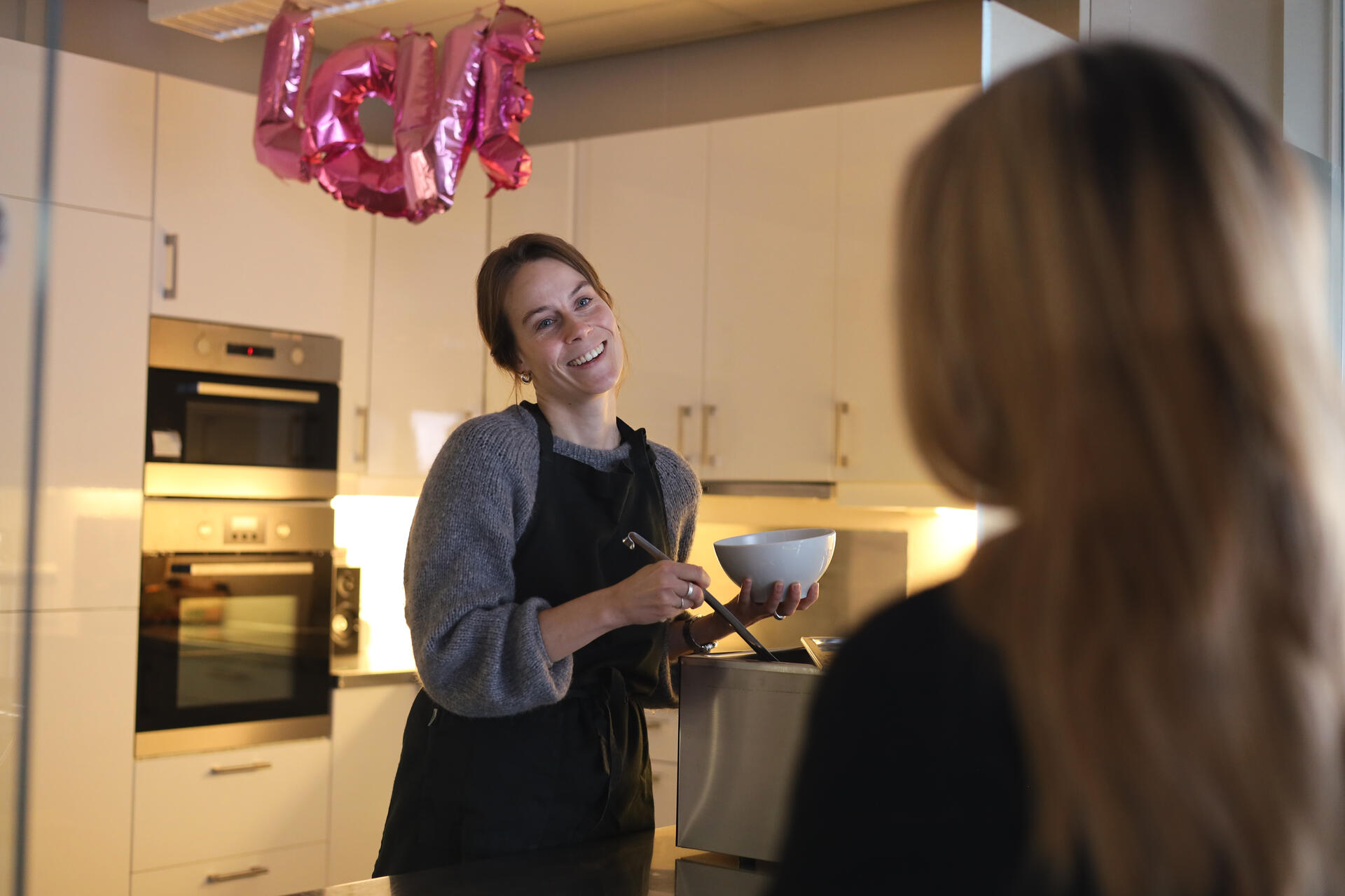 A social worker gives dinner to a service user