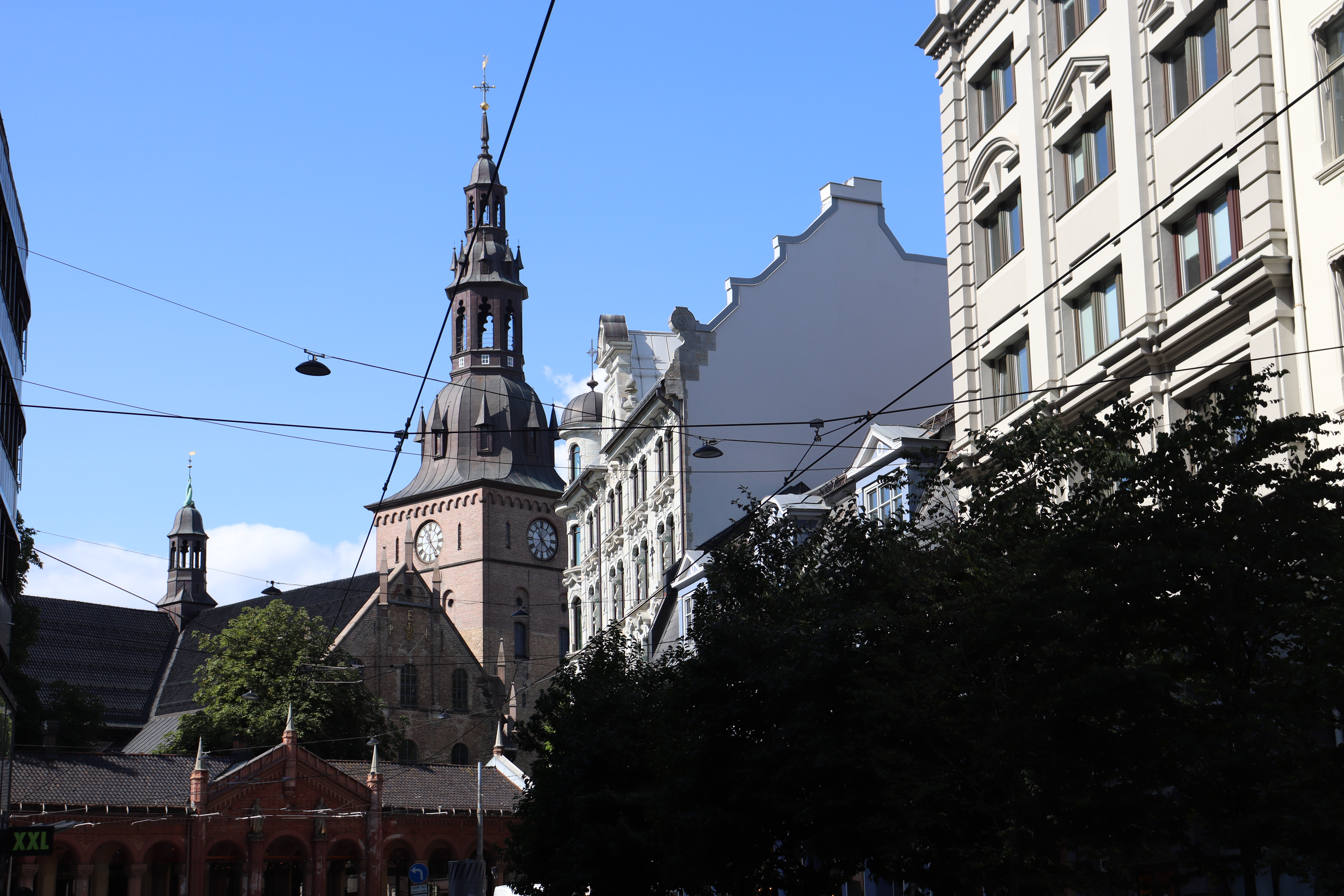 Et bilde av Storgata retning Domkirken. 